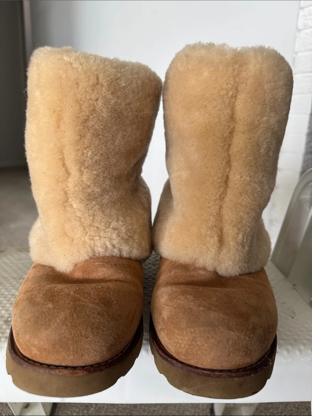 UGG Women's Short Shearling Boots - Chestnut/Tan